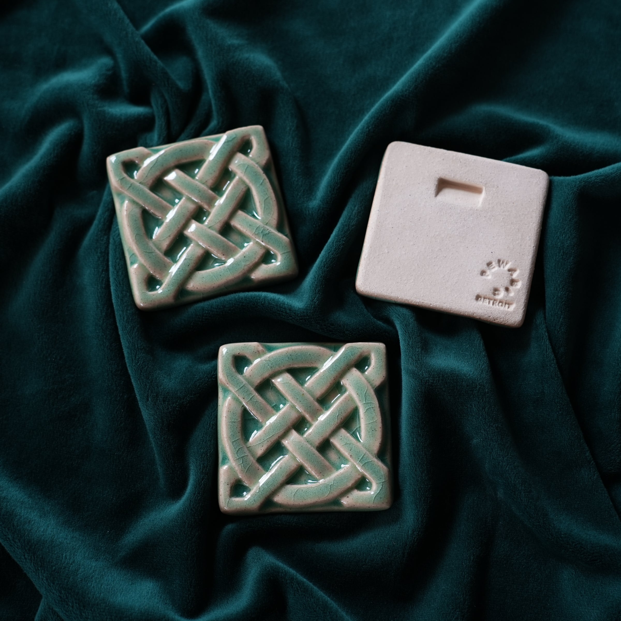 Journey Knot Tile