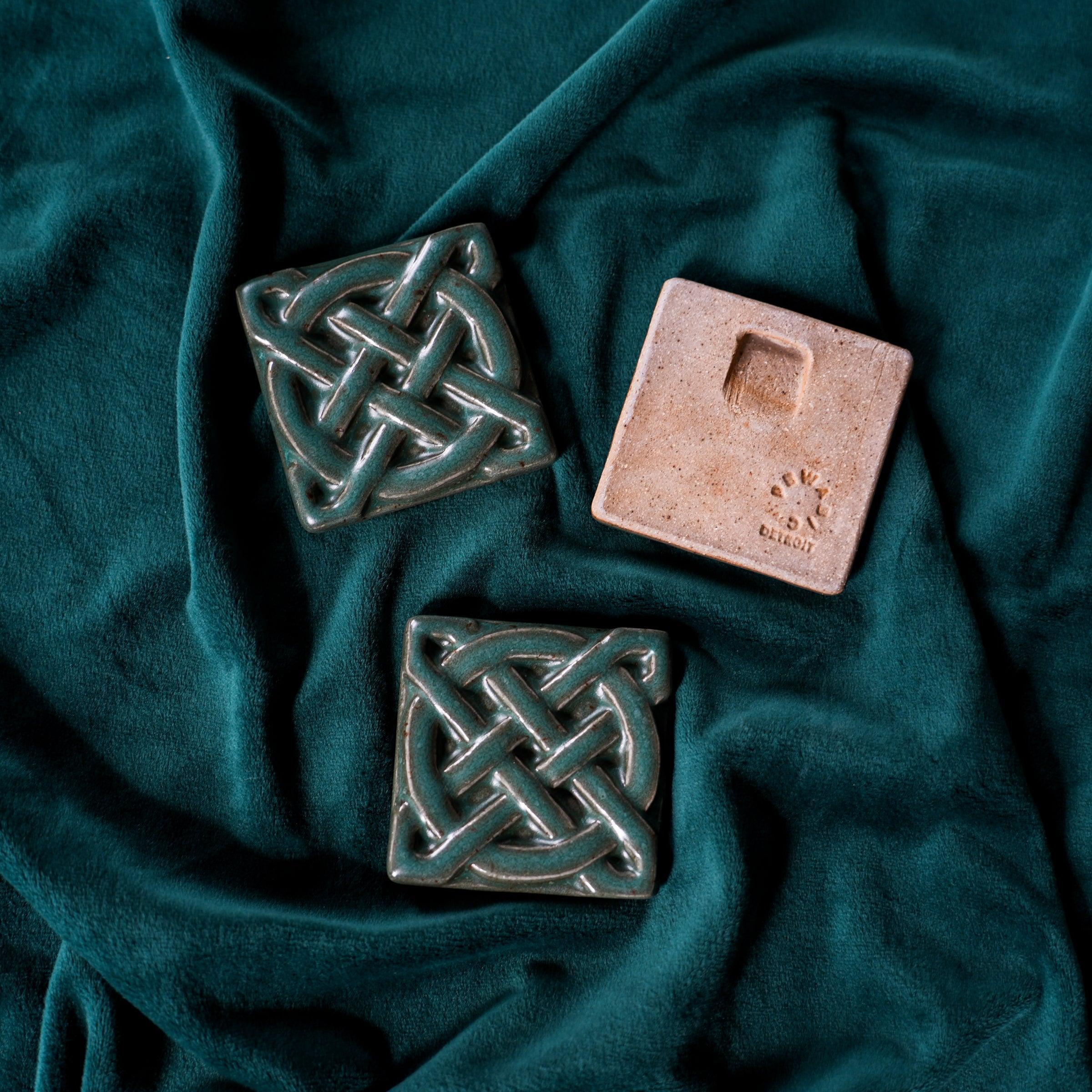 Journey Knot Tile