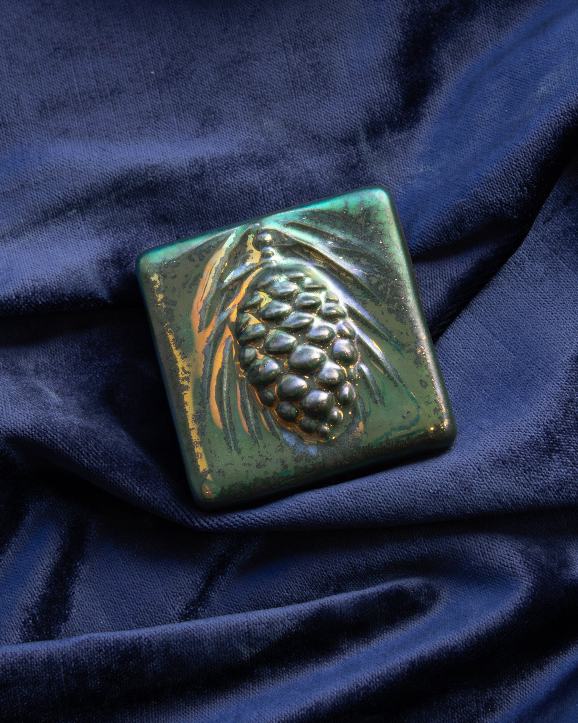 3x3 Pinecone Iridescent