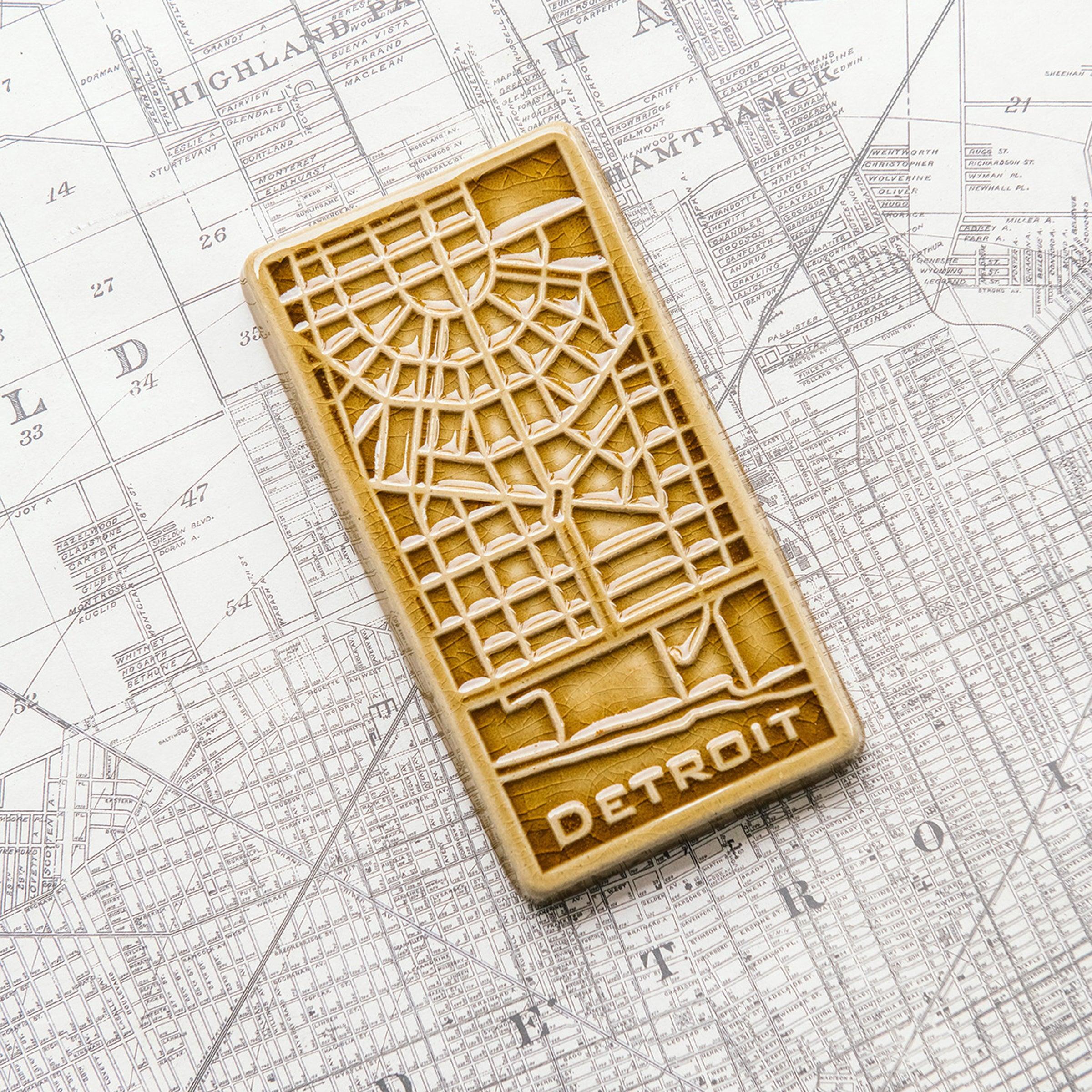 This tile features the deep golden glossy Honey glaze.