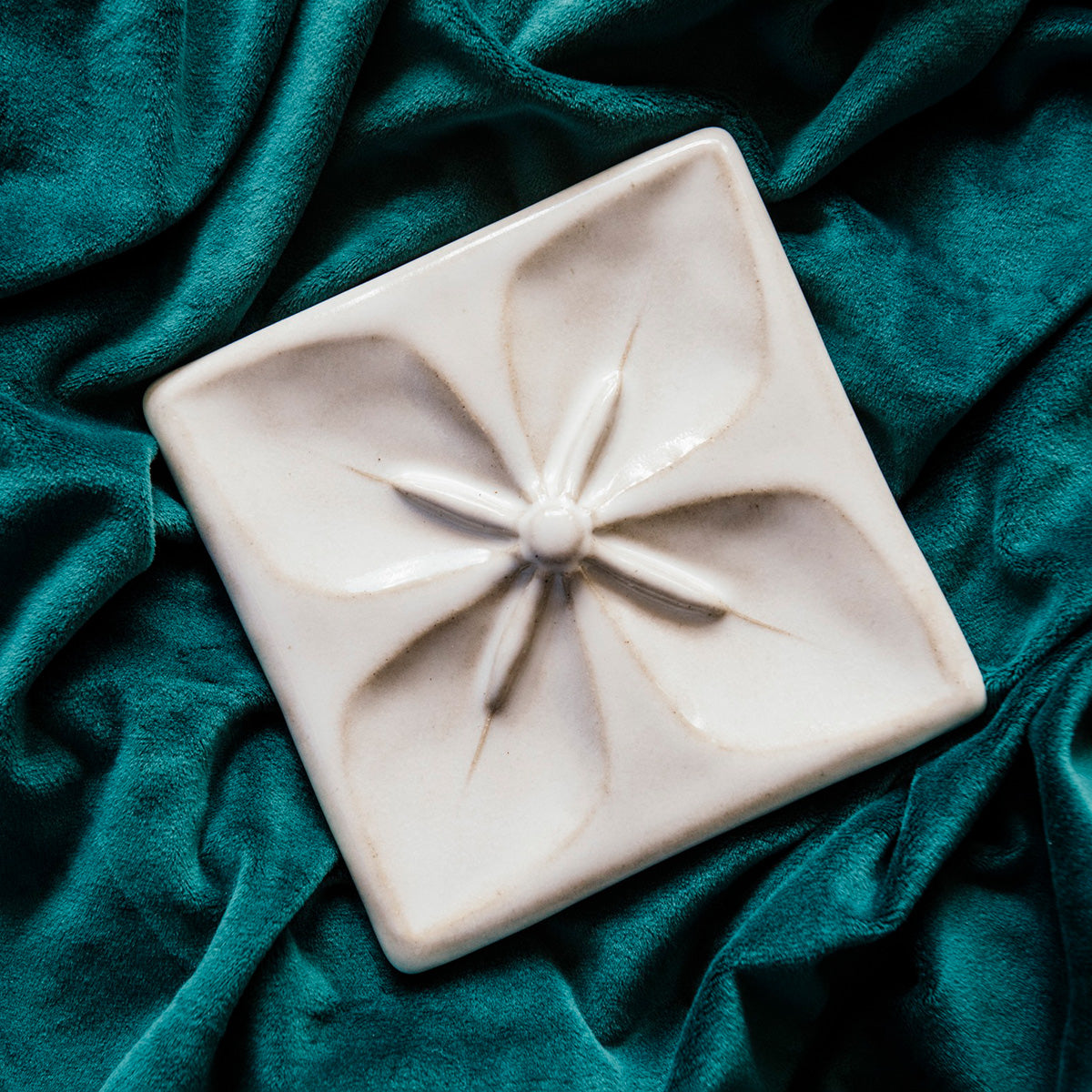 This Geo Flower Tile features the creamy white Birch glaze which has some brown speckling.